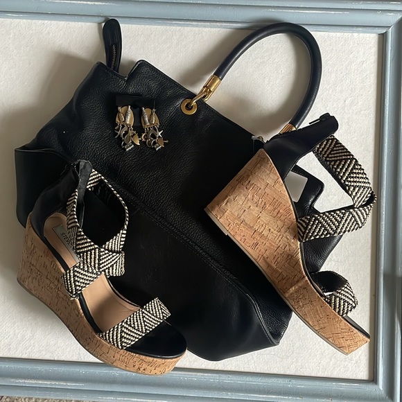 MARC JACOBS 100% LEATHER BAG Black with Gold Hardware - Picture 9 of 9